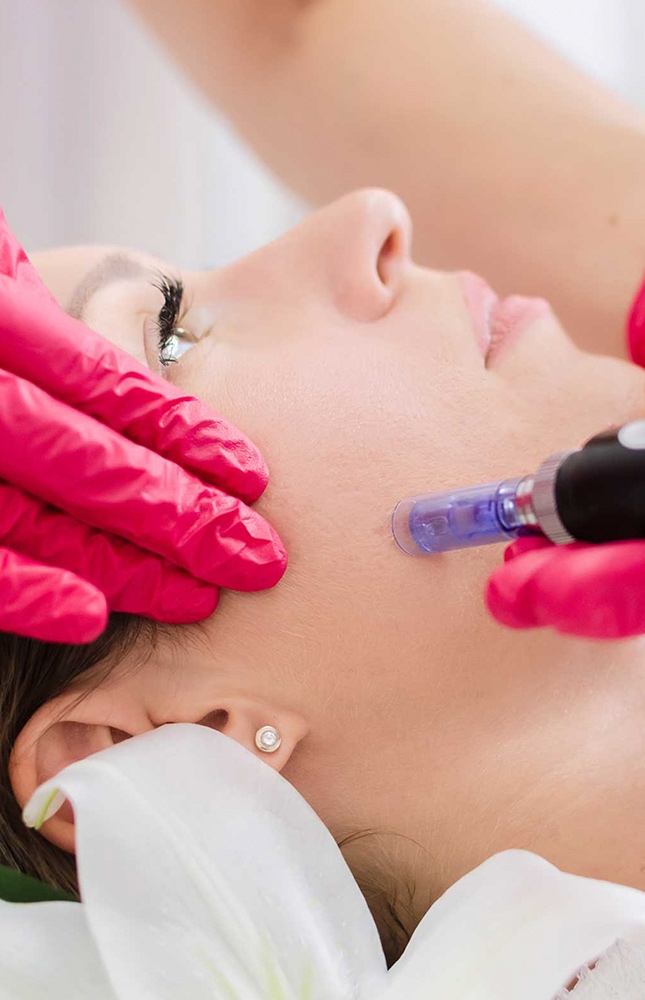 Kundin bei der Fusion Meso Therapy Behandlung im Institut Schneider in Worms